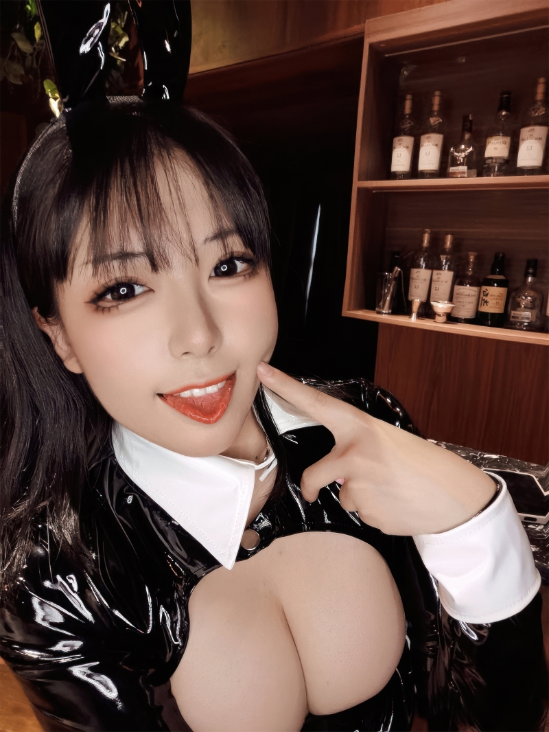 虎森森兔女郎造型惊艳全场!“侍女兔兔”掀起视觉狂潮 虎森森兔女郎造型惊艳全场!“侍女兔兔”掀起视觉狂潮