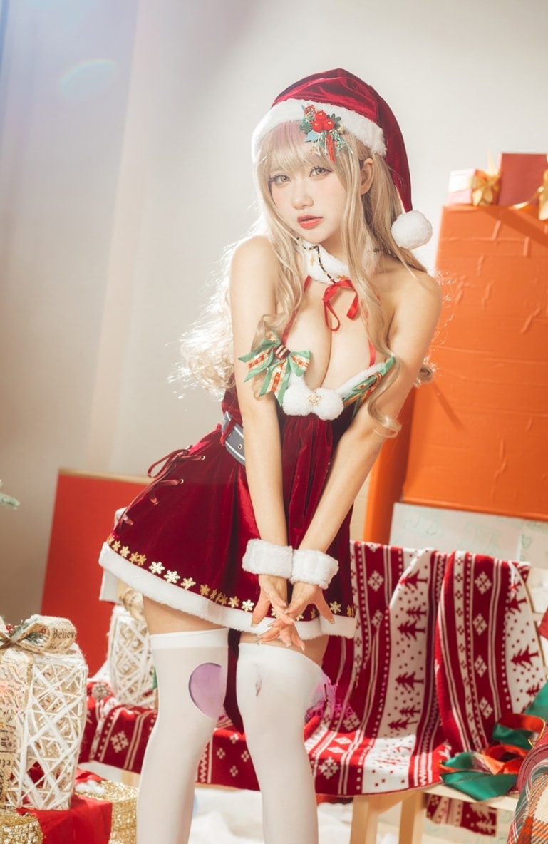 是一只熊仔吗#Nikke胜利女神 艾玛圣诞--典藏作品！