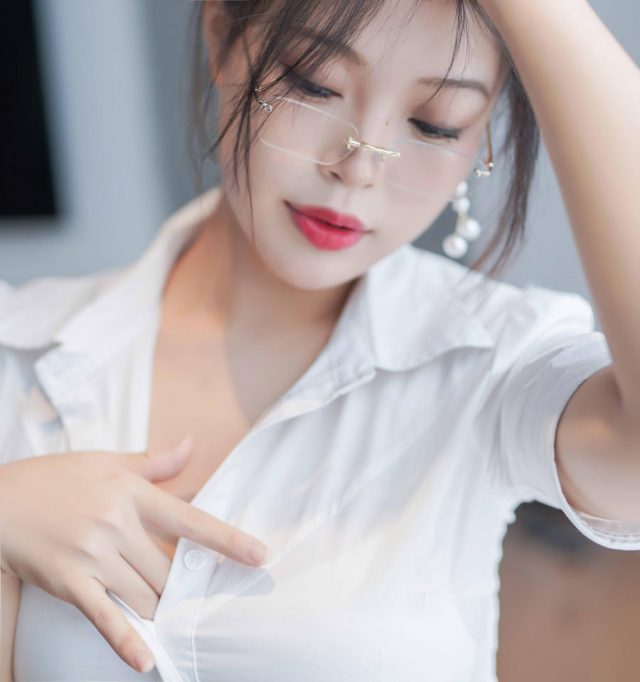 职场风情,不止于美艳:coser 白烨妹纸OL制服的完美演绎 职场风情,不止于美艳:coser 白烨妹纸OL制服的完美演绎