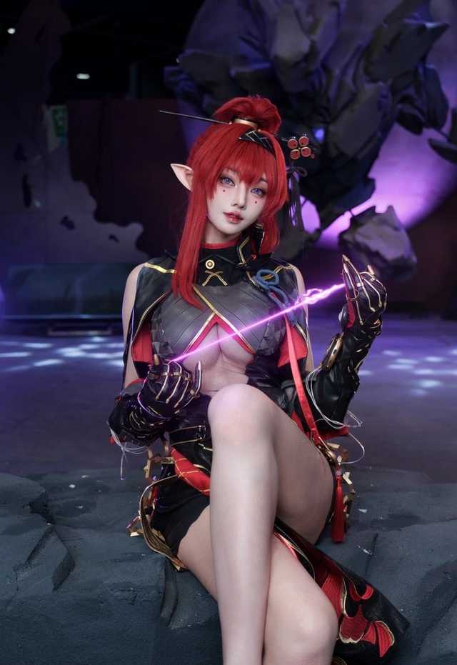 穿越屏幕的魔法:走路摇ZLY将《鸣潮》吟霖完美地带进现实 穿越屏幕的魔法:走路摇ZLY将《鸣潮》吟霖完美地带进现实