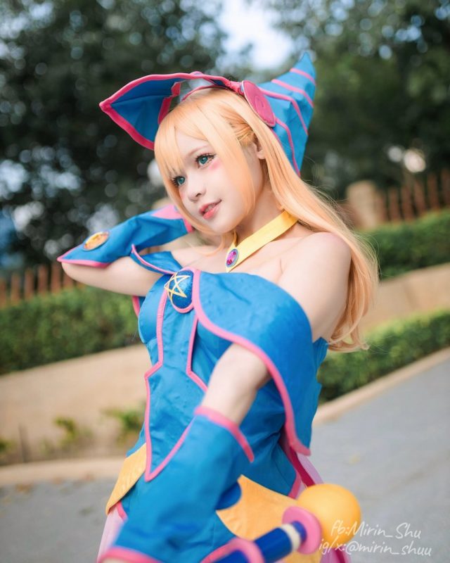 魔法与时尚的完美融合:coser Mirin_Shu化身《游戏王》黑魔导女孩 魔法与时尚的完美融合:coser Mirin_Shu化身《游戏王》黑魔导女孩