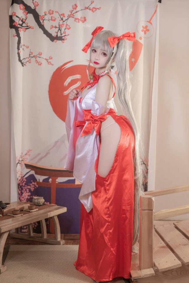 绽放的樱花:椎名莜的《碧蓝航线》可畏巫女COSPLAY 绽放的樱花:椎名莜的《碧蓝航线》可畏巫女COSPLAY