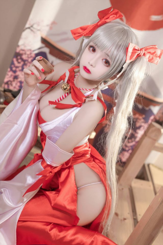 绽放的樱花:椎名莜的《碧蓝航线》可畏巫女COSPLAY 绽放的樱花:椎名莜的《碧蓝航线》可畏巫女COSPLAY