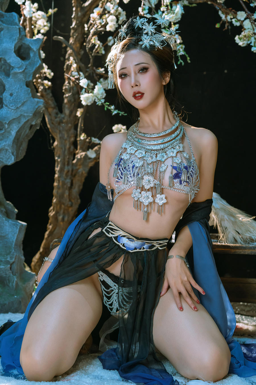 探秘苗疆:轩萧学姐与云溪溪带你体验异域风情 探秘苗疆:轩萧学姐与云溪溪带你体验异域风情