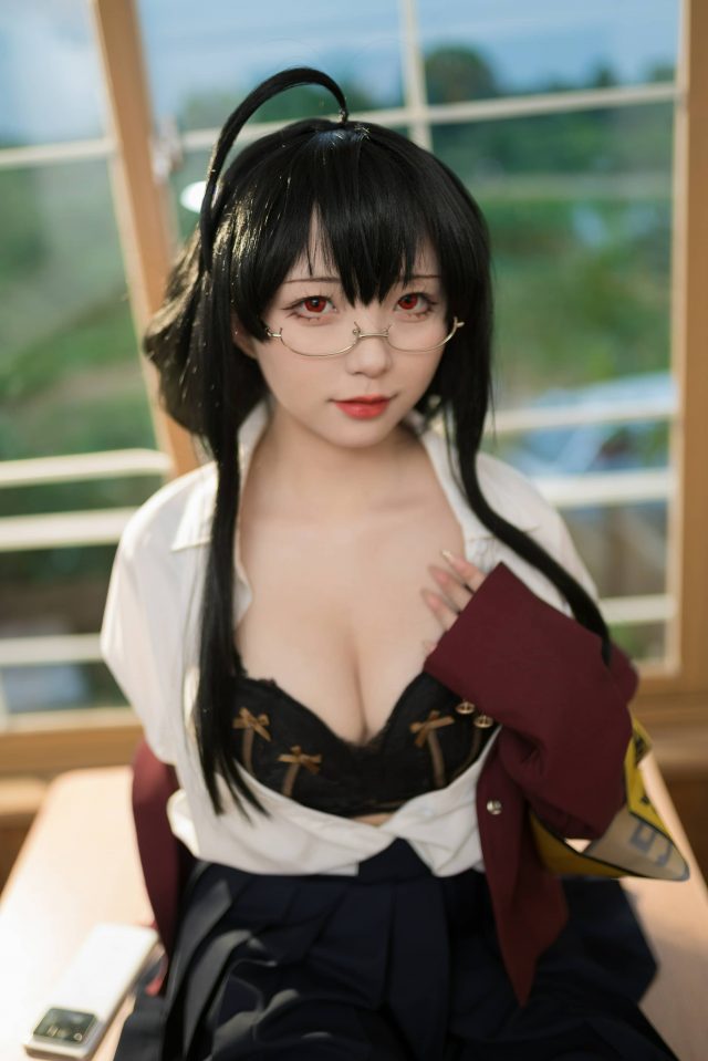 coser花铃萌动心弦:最新JK制服趋势分析与搭配技巧 coser花铃萌动心弦:最新JK制服趋势分析与搭配技巧