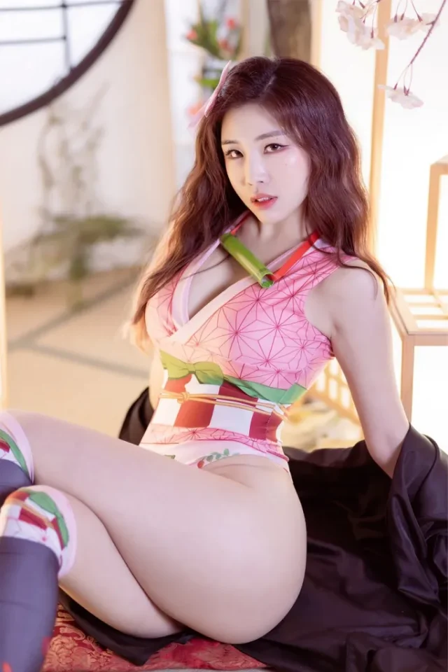 鬼魅与性感的结合:coser YeBin化身“泳装版”的灶门祢豆子