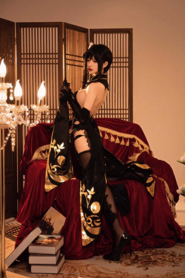 Shika小鹿鹿cos《碧蓝航线》镇海,黑色蕾丝旗袍大放异彩 Shika小鹿鹿cos《碧蓝航线》镇海,黑色蕾丝旗袍大放异彩