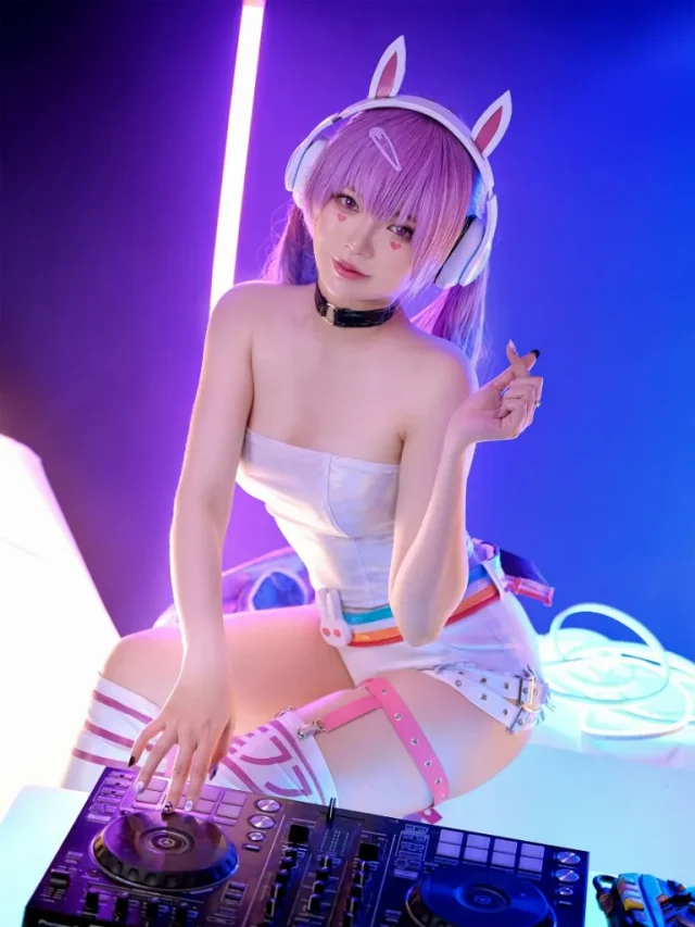 守望先锋COSPLAY:ZinieQ化身EDM版本的D.Va,性感可爱