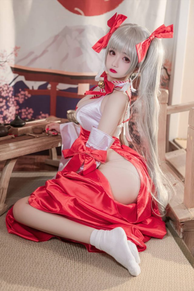 绽放的樱花:椎名莜的《碧蓝航线》可畏巫女COSPLAY 绽放的樱花:椎名莜的《碧蓝航线》可畏巫女COSPLAY