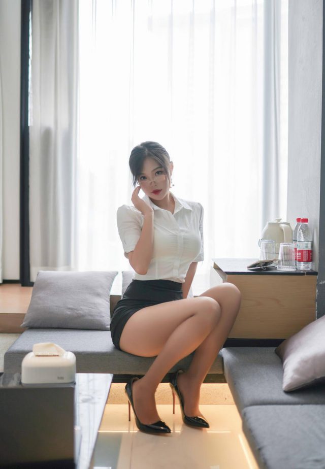 职场风情,不止于美艳:coser 白烨妹纸OL制服的完美演绎 职场风情,不止于美艳:coser 白烨妹纸OL制服的完美演绎